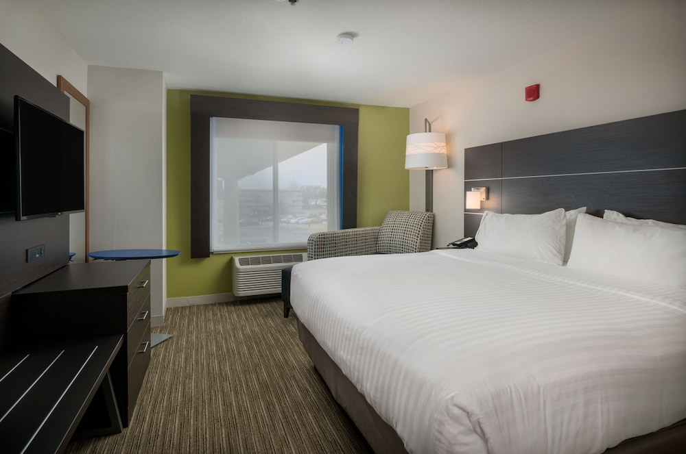 Suite, 1 King Bed, Accessible (Mobility) - Photo 5