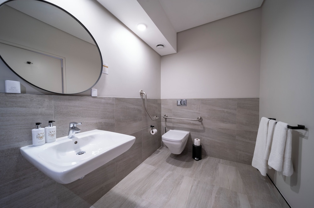 Double or Twin Room (Disability Access) - Photo 3