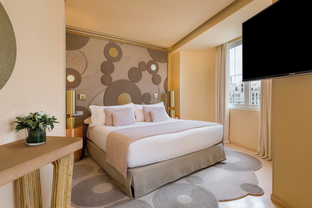 Junior Suite (Gran Via view) - Photo 2