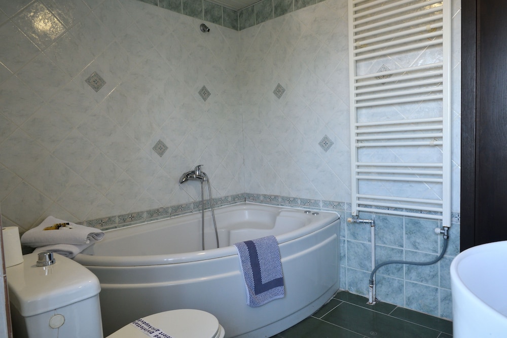 Standard Double Room - Photo 25