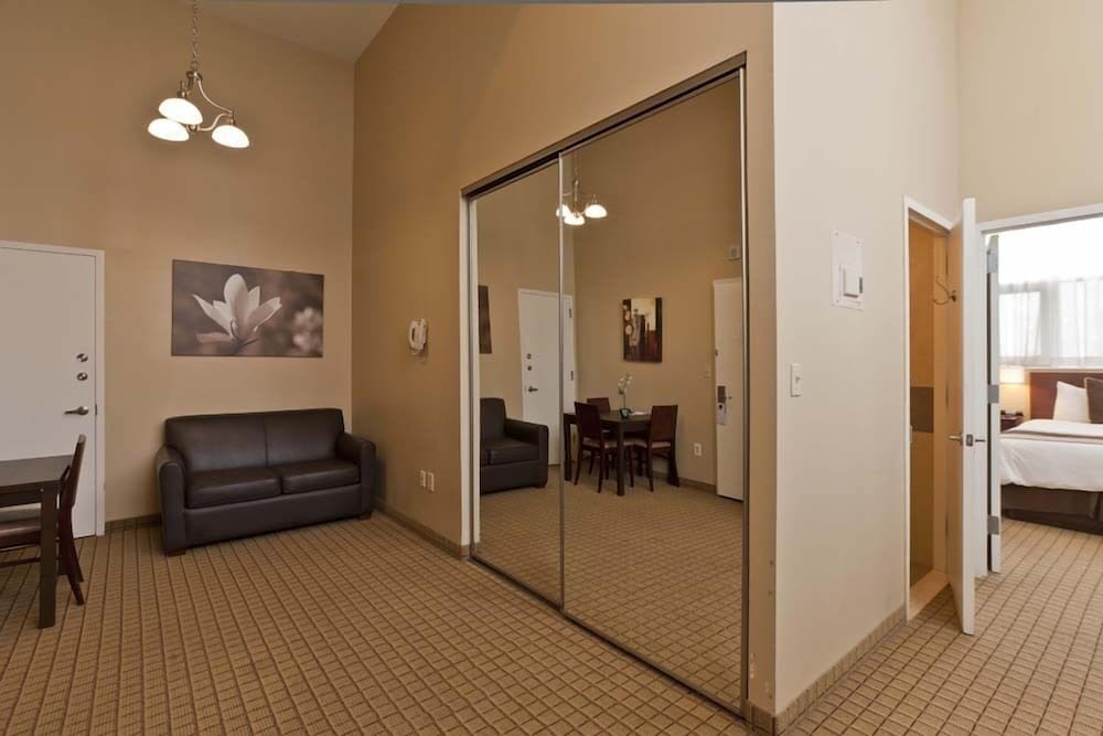 Suite, 2 Double Beds - Photo 11