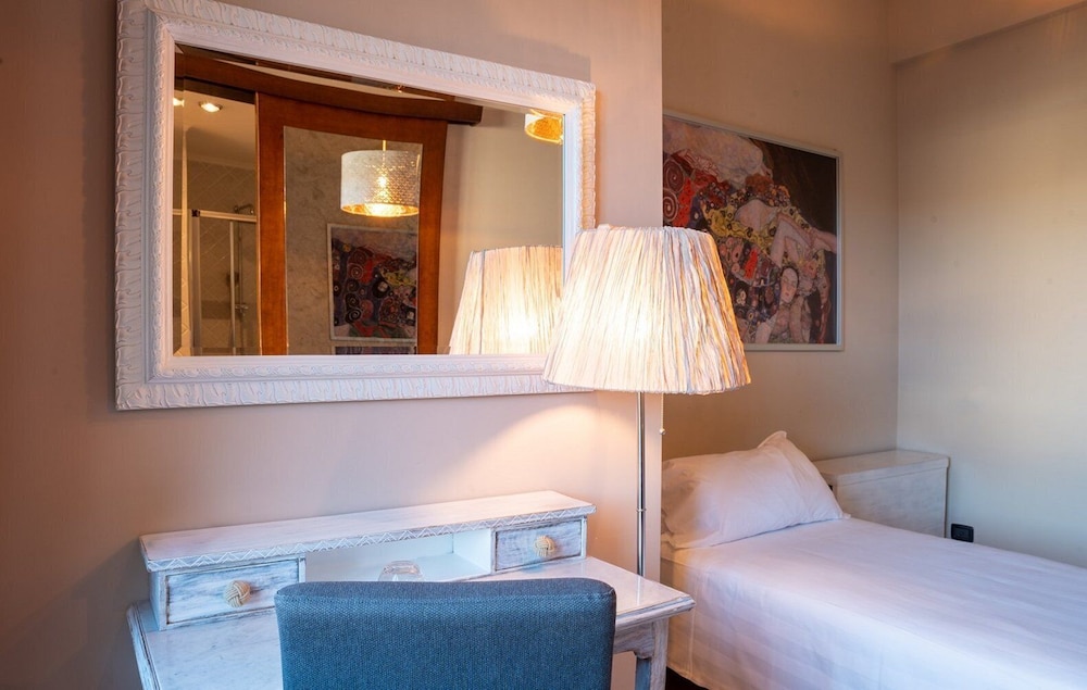 Classic Single Room