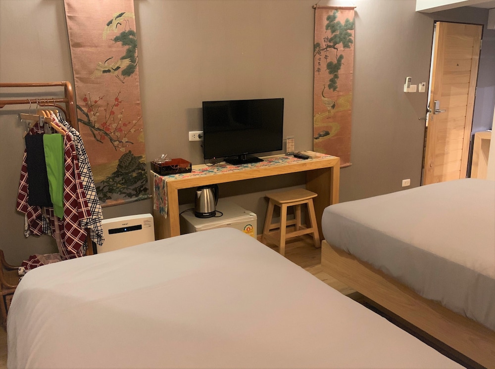 Deluxe Twin Bed