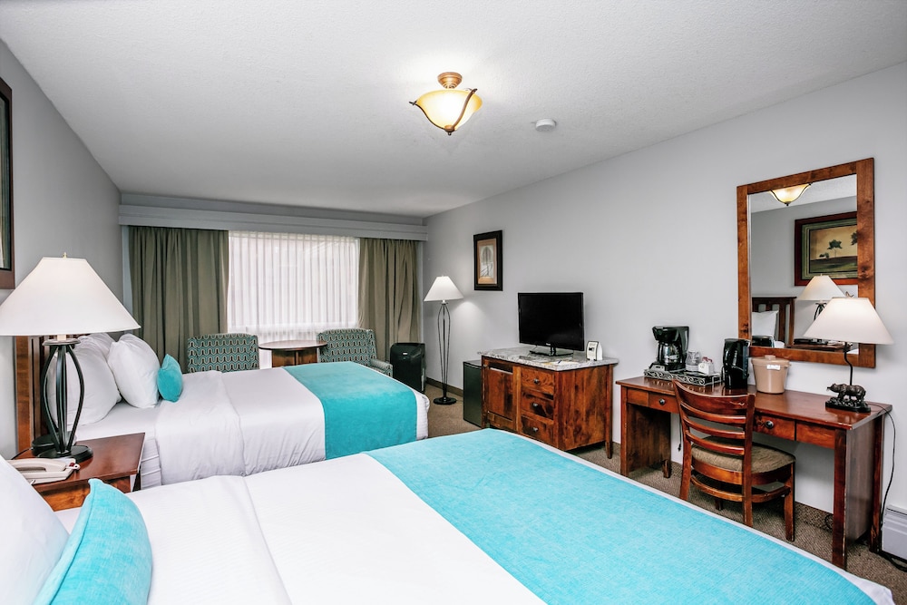 Standard Room, 2 Queen Beds - Photo 8