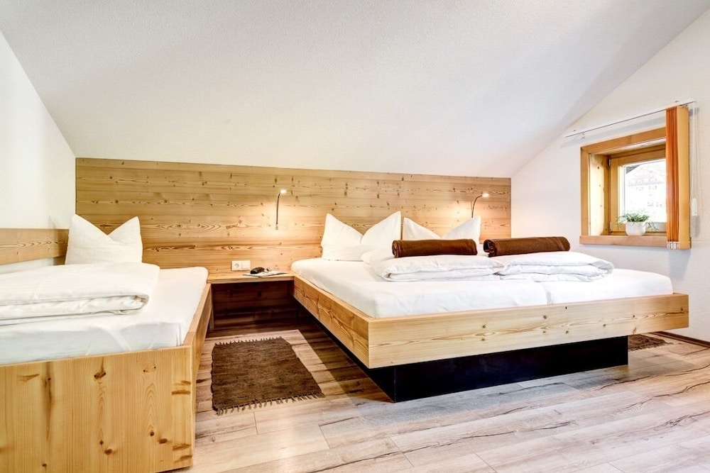 Comfort Apartment, 4 Bedrooms, Balcony, Mountain View photo 1