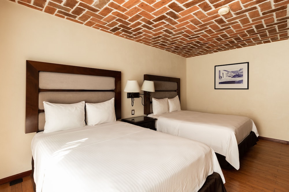 Deluxe Double Room - Photo 9