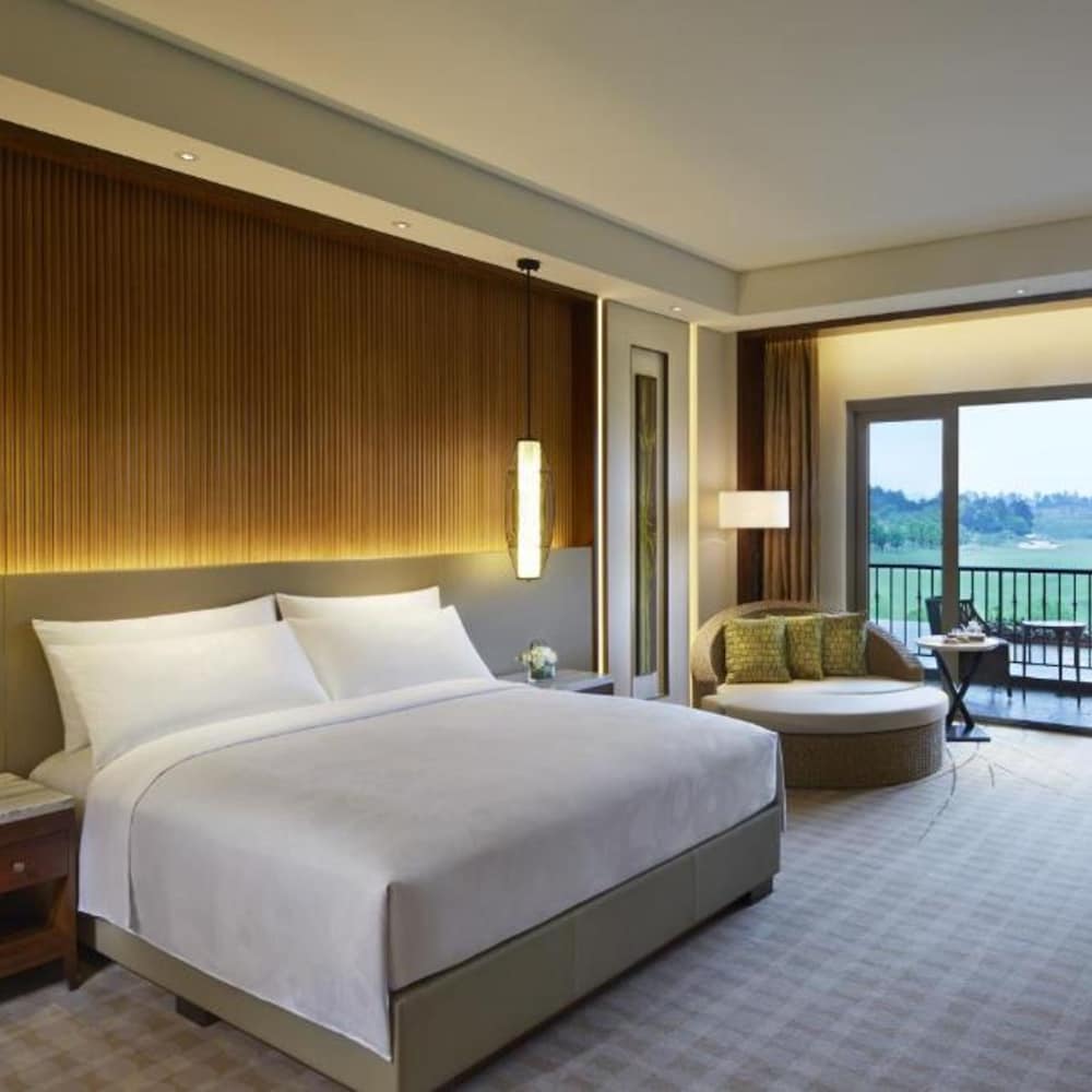 Room, 2 Double Beds, Balcony, Mountain View (Balcony) photo 3
