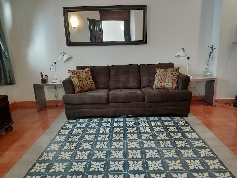 First Class Suites - Photo 7