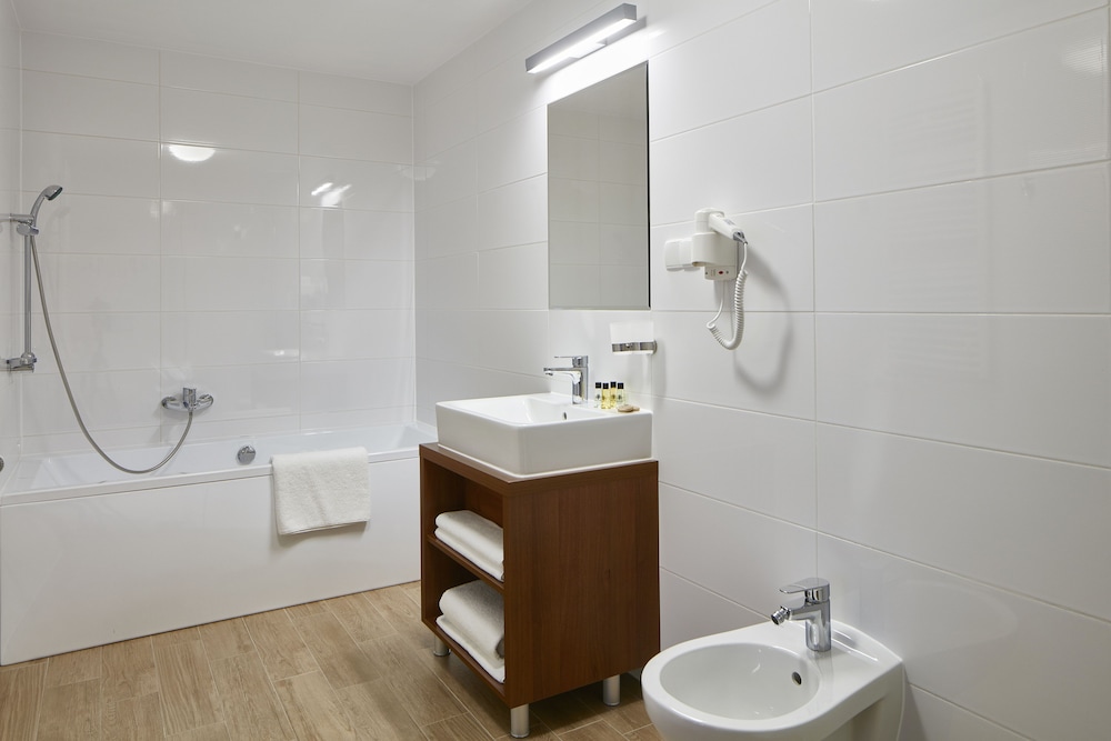 Studio Suite, 1 Bedroom, Balcony (Living Room) photo 2