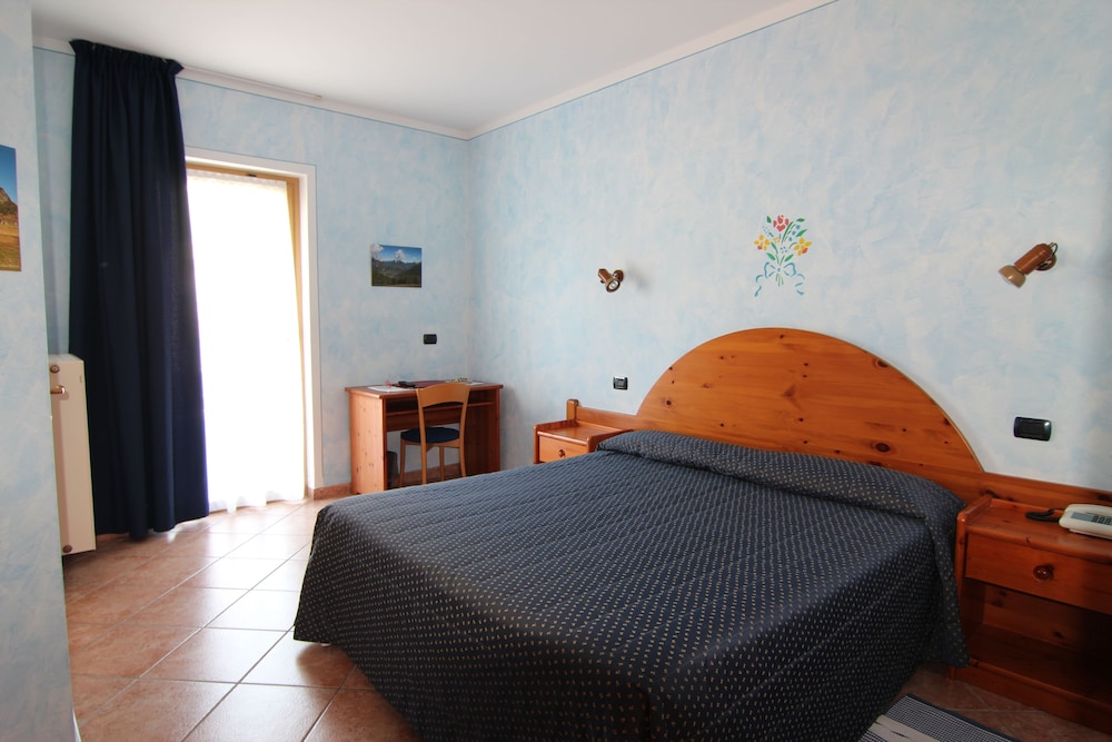 Standard Double Room, Balcony, Mountain View photo 3