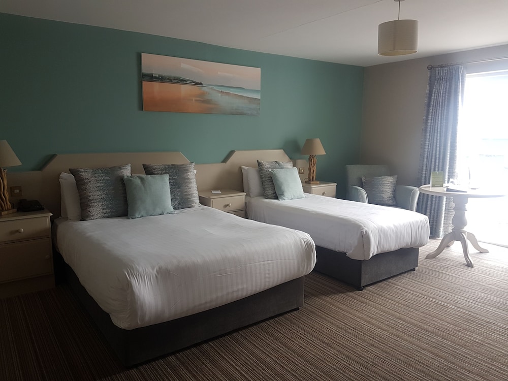Classic Triple Room, Terrace, Sea View photo 3