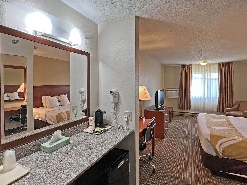 1 King Bed, Suite, Nonsmoking, Upgrade