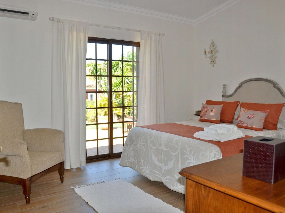 Villa photo 2