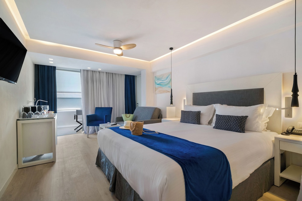 Lower Ground Level Suite with Plunge Pool