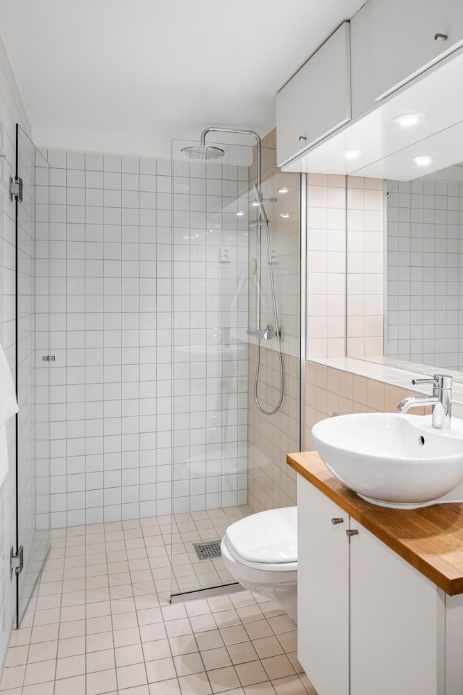Large Studio with Kitchenette - Photo 7