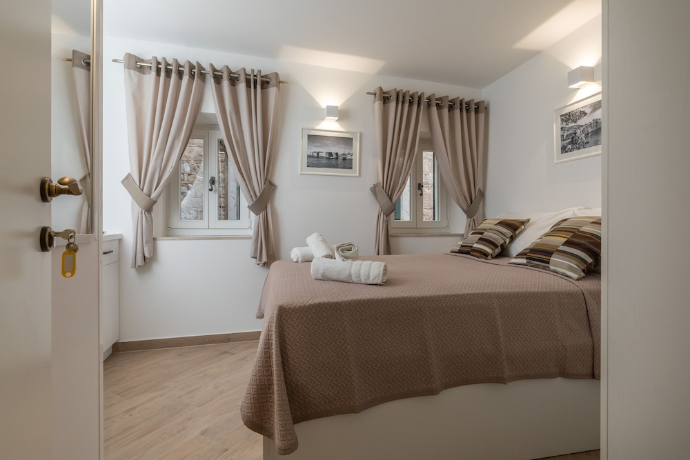 Apartment (One Bedroom Apartment with Terrace)