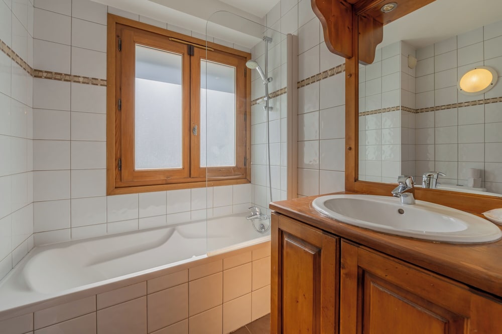 Family Apartment, Multiple Bedrooms (Vallorcine Balme 06 Ski In / Ski Out) Family Apartment, Multiple Bedrooms (Vallorcine Balme 06 Ski In / Ski Out)