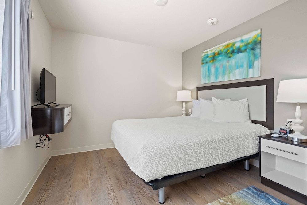 Suite, 3 Bedrooms, Accessible (Hearing) - Photo 11