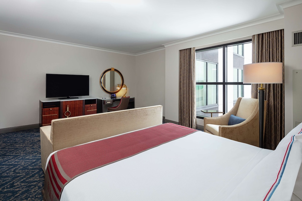 Studio Suite, 1 King Bed with Sofa bed - Photo 4