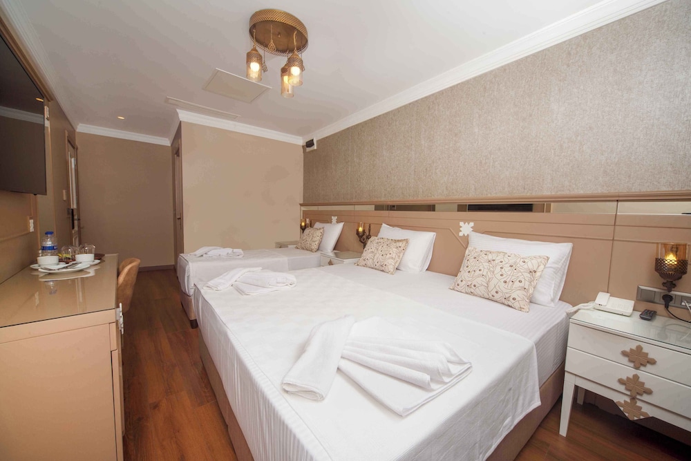 Comfort Triple Room, City View photo 2