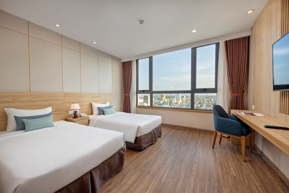 Grand Twin Room, City View
