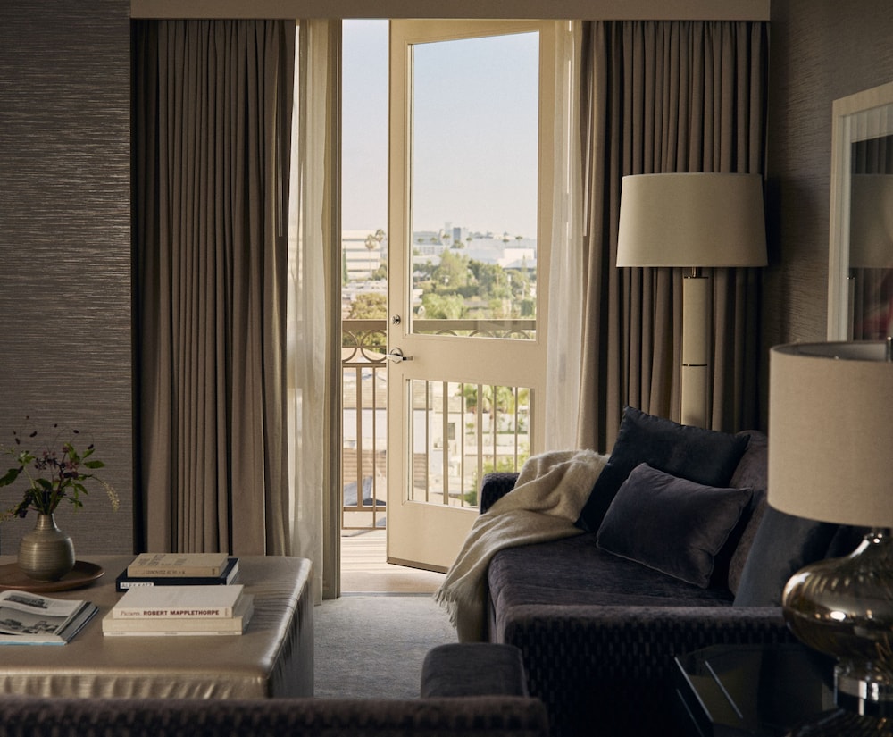 Grand Room, Multiple Beds (Heritage) thumbnail 5