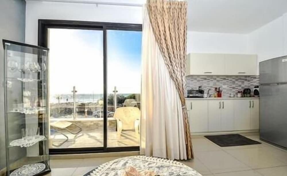 House, 2 Bedrooms photo 3