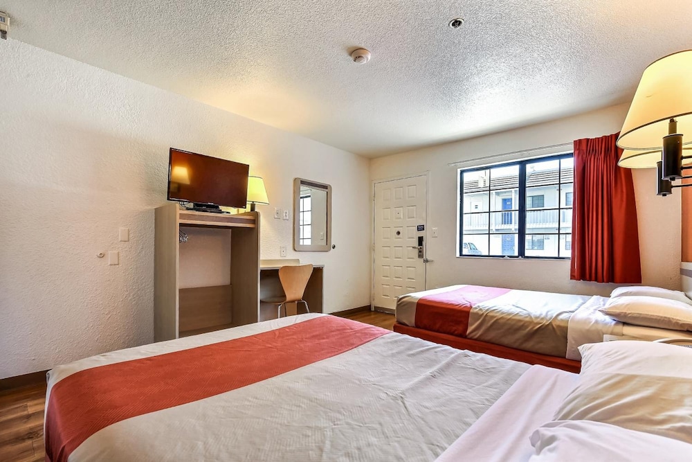 Room, 2 Double Beds, Accessible, Non Smoking photo 3