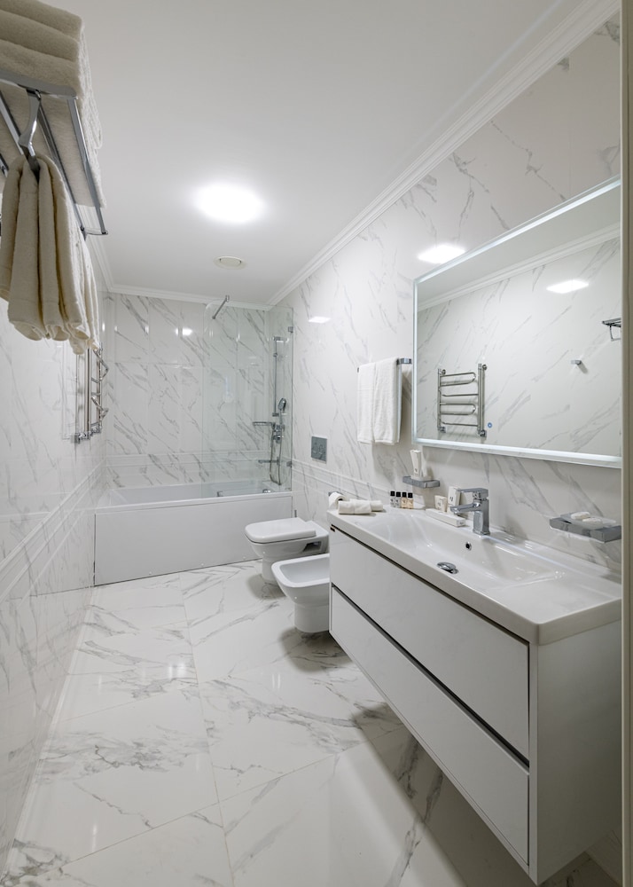 Deluxe Suite photo 2