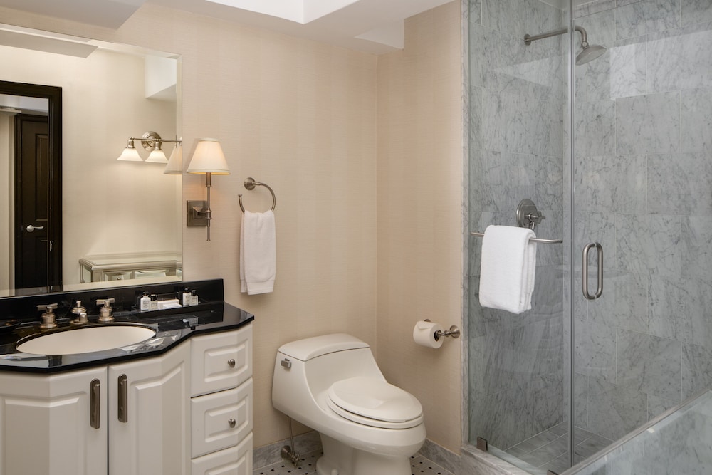 Broadway Skyline Suite thumbnail 6