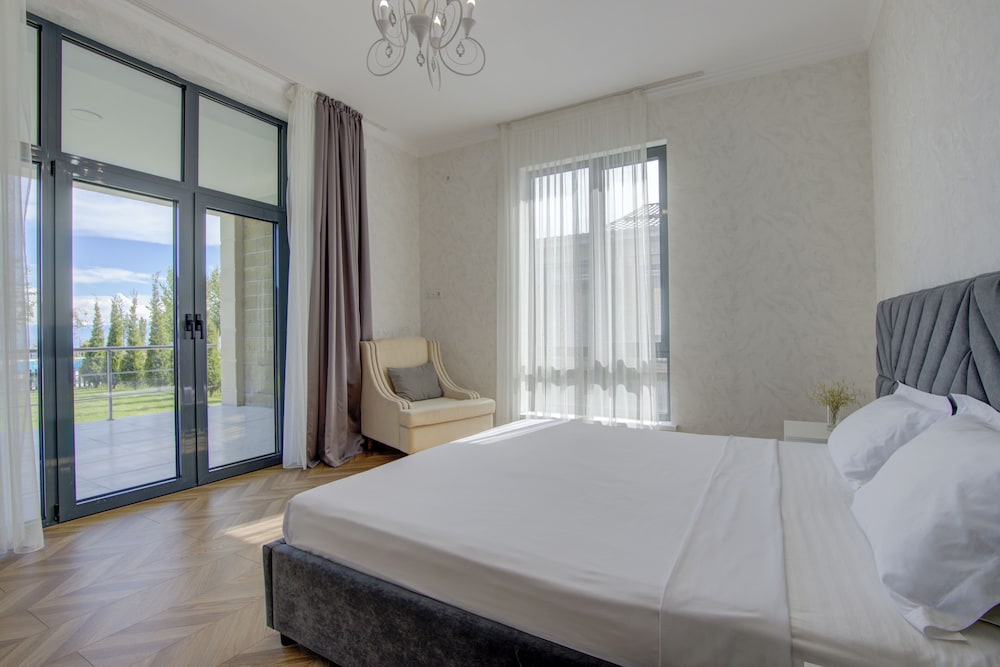 Comfort Apartment, Lake View