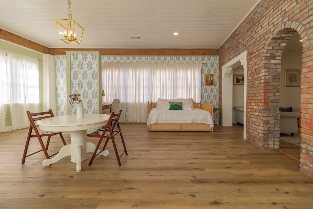 Grand Room photo 2