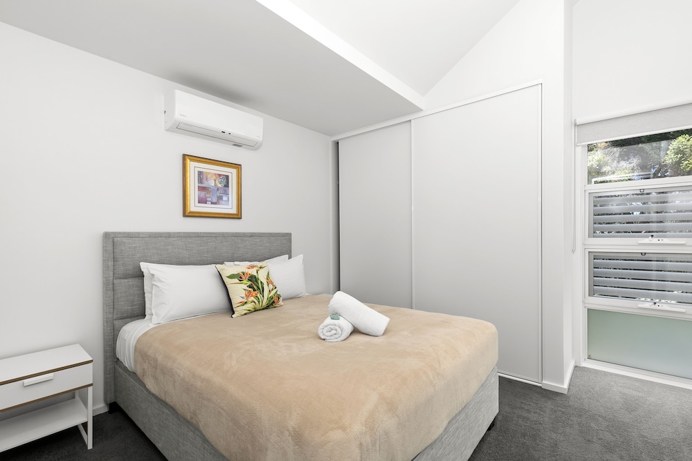 Luxury Three Bedroom Townhouse photo 3