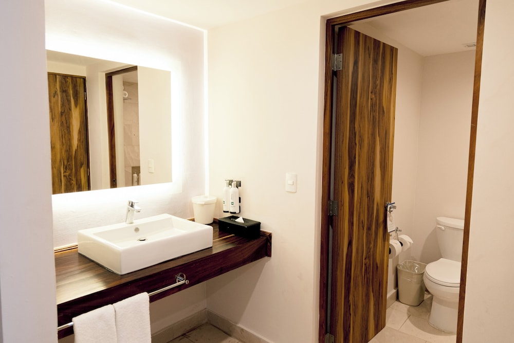 Standard Room, 2 Double Beds, Garden View photo 2