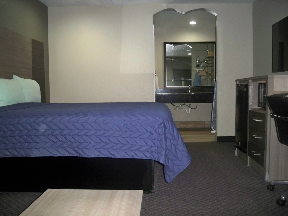 Standard Room, 1 King Bed - Photo 6