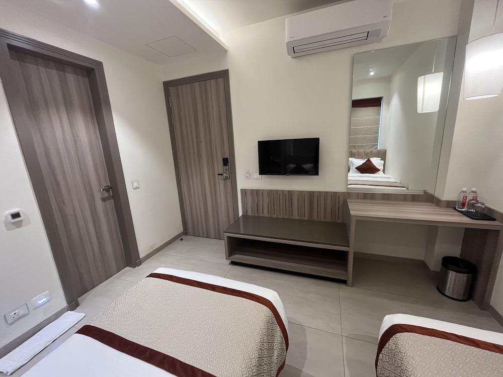 Deluxe Room - Photo 2