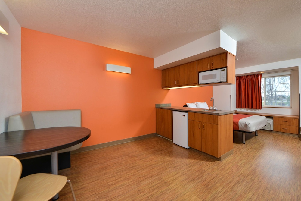 Standard Suite, 1 Queen Bed, Non Smoking photo 1