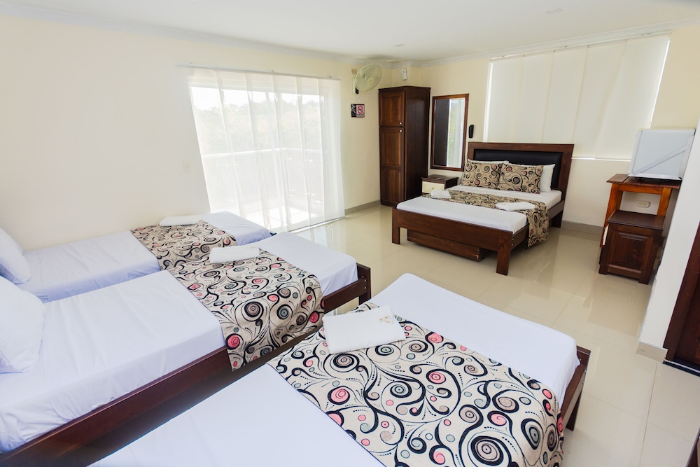 Family Room, Multiple Beds, Balcony (6) photo 3