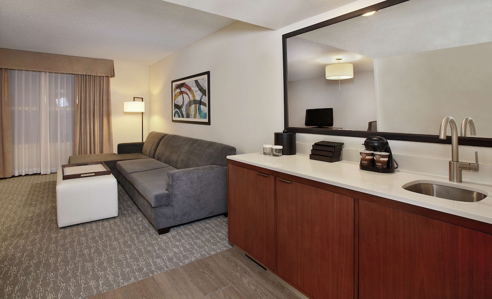 Suite, 2 Queen Beds, Accessible (Mobility, Roll-in Shower) photo 3