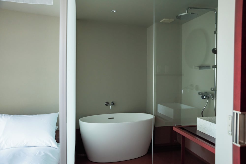 Basic Double Room, Private Bathroom, City View photo 2
