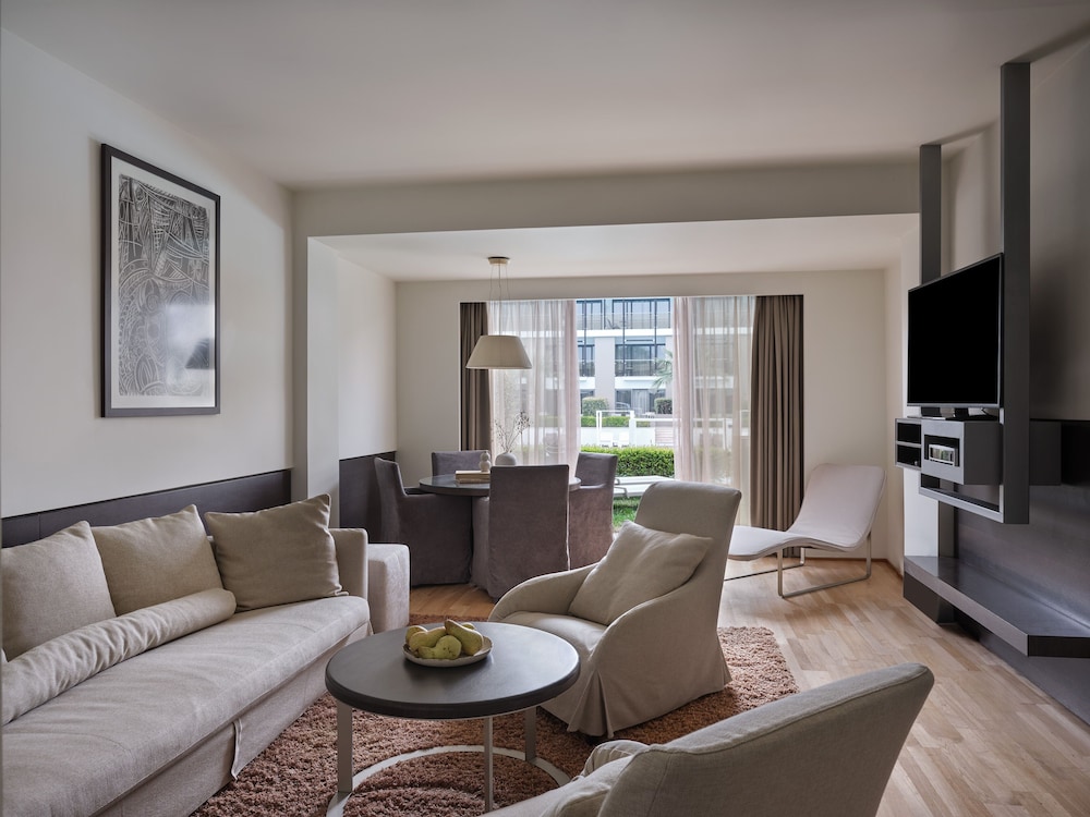 Executive Suite with private pool photo 1