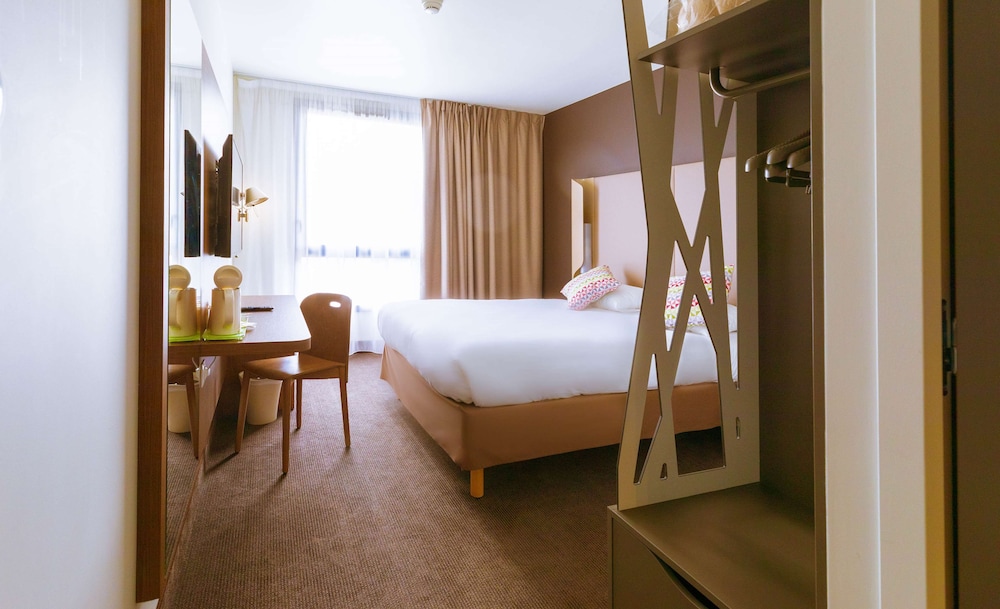 Standard Room, 1 Double Bed - Photo 10