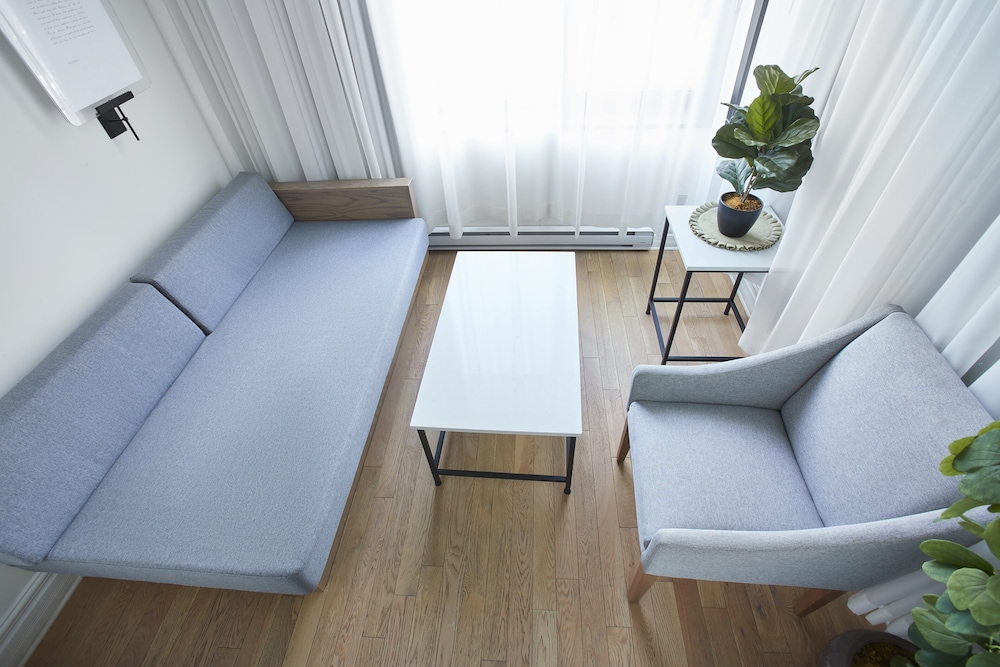 Executive Room, 1 Queen Bed with Sofa bed thumbnail 5