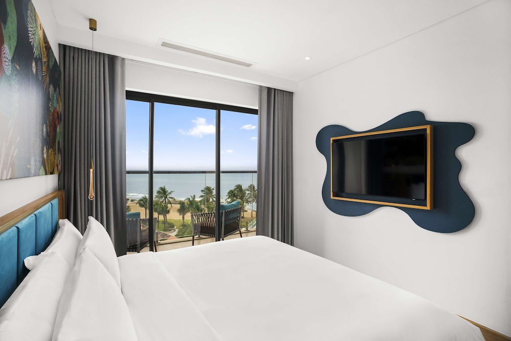 Classic Room, 1 King Bed, Sea View - Photo 5
