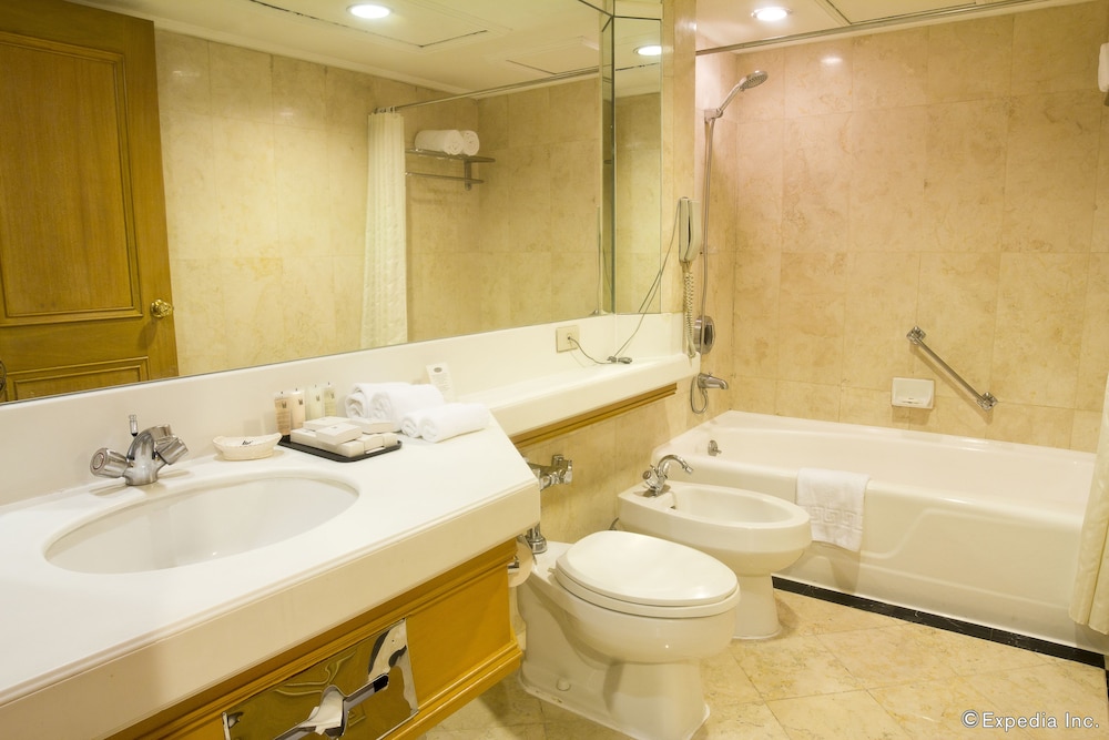 Junior Suite King Bed, Club Access - Photo 2