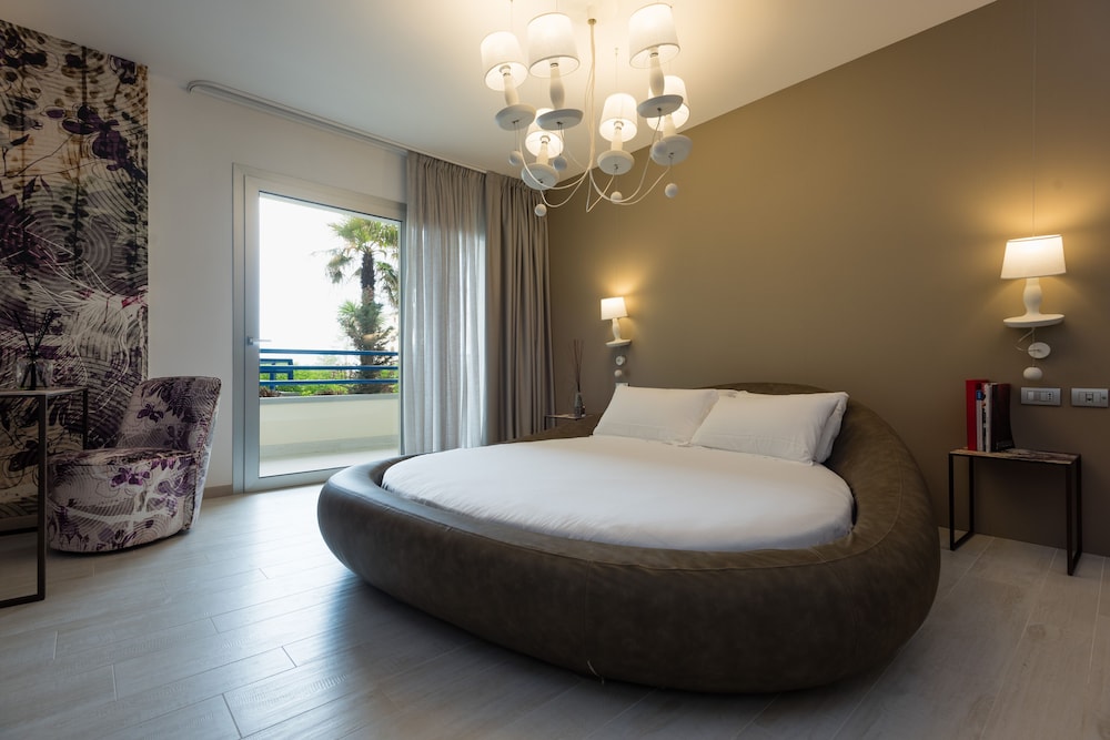 Deluxe Suite, Garden View