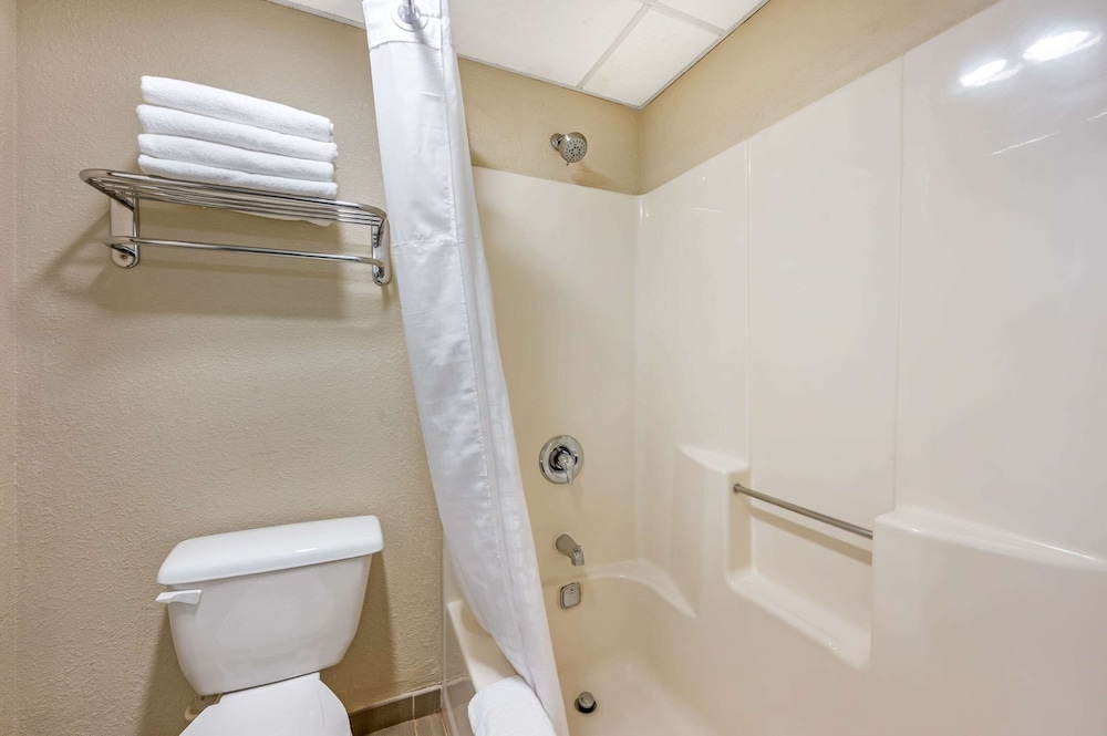 Standard Room, 2 Double Beds, Non Smoking - Photo 5
