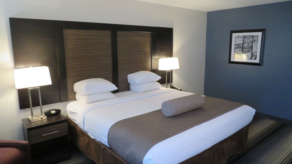 Standard Room, 1 King Bed, Non Smoking - Photo 2