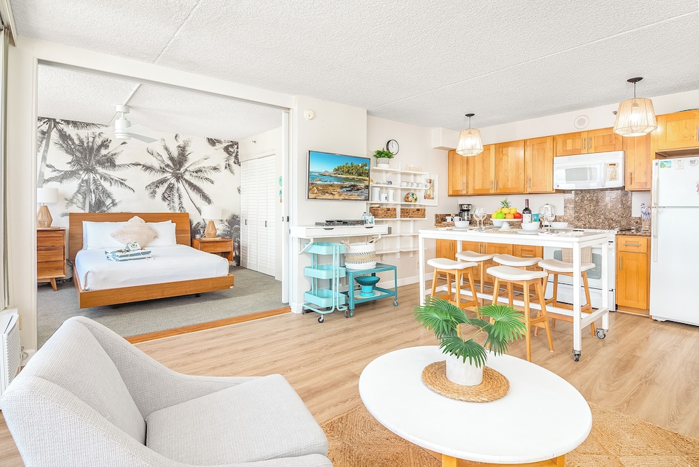 Premium Remodeled Condo with Ocean View and Parking: Premium Apartment, 1 Queen Bed with Sofa bed, Ocean View (0161) photo