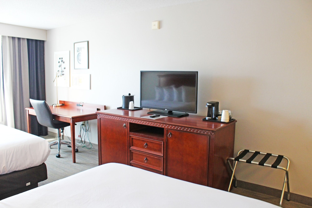 Double Queen 1 Bedroom Handicap - Photo 2